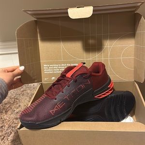 NEW IN BOX MENS NIKE METCON 8